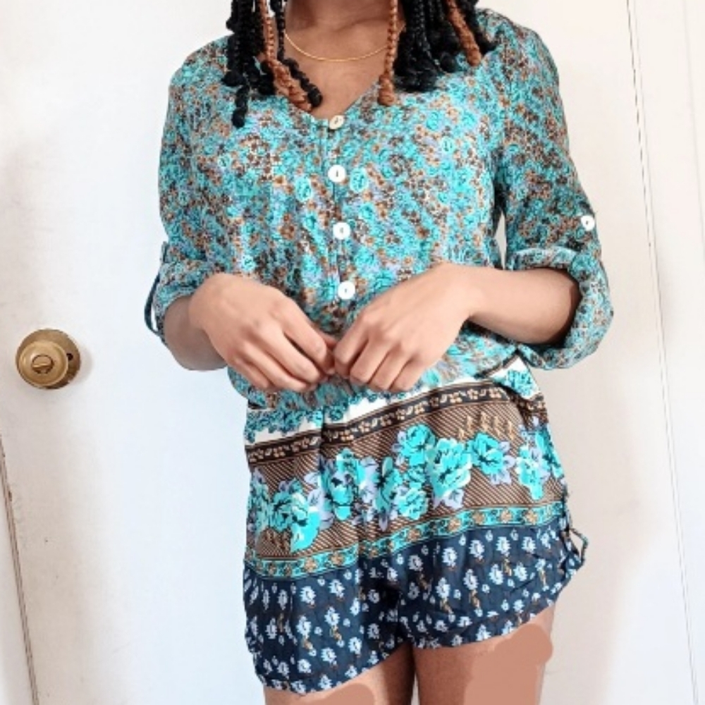 NWT Mimi Chica floral front button Bohemian v-neck romper | Blue green size M